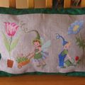 Coussin des lutins au jardin