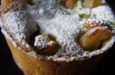 une tarte pamplemousse-poire à la crème de pistache