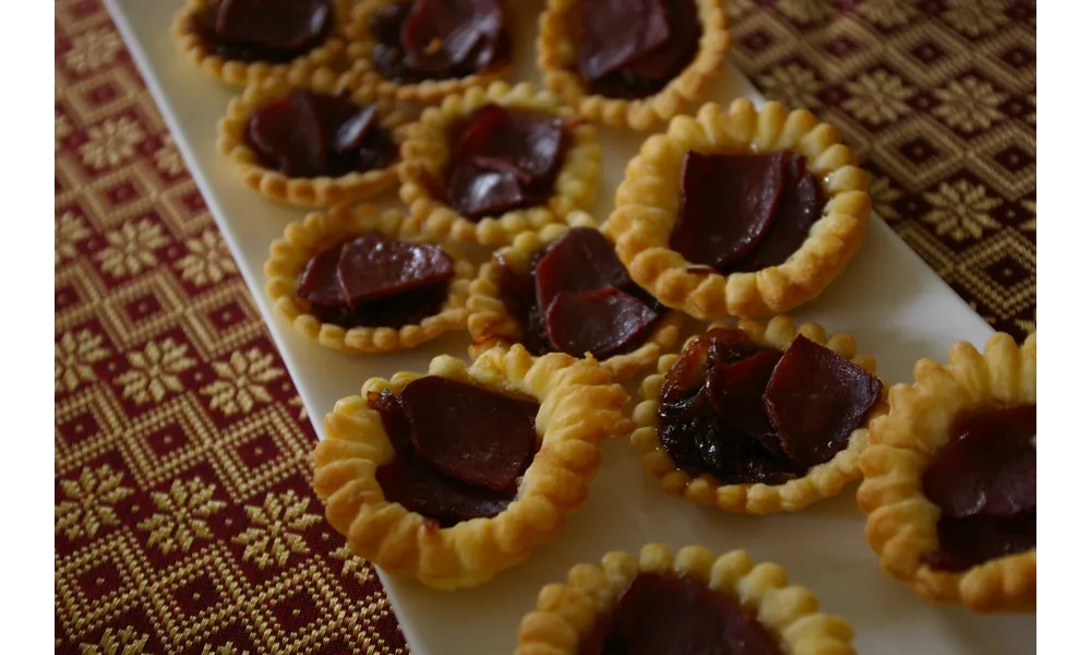 Mini tartelettes feuilletées au confit d'oignon