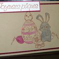 Carte "Joyeuses Pâques" douce et un brin enfantine avec lapin et oeufs peints