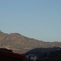 LEVER DE SOLEIL SUR LES SOMMETS DE L'ÎLE DE GRAN CANARIA.