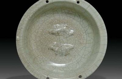 A rare Longquan celadon Guan-type Twin fish bowl, Song-Ming dynasty, 13th-16th century