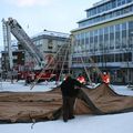 Installation du lávvu sur la place de Tromsø