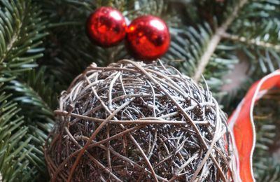 "Sérénity" fait une déco de noël pour accrocher sur sa porte d'entrée.