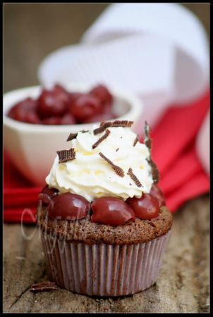 foret noire, cupcake, pâques, chocolat, cerises au sirop, griottes, chantilly