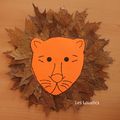 Un lion en feuilles