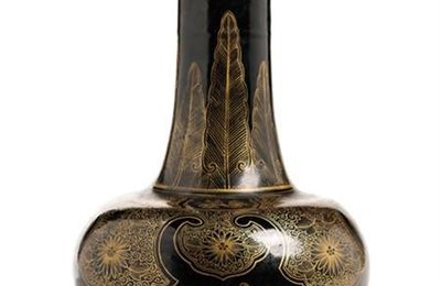 Vase en porcelaine laquée. Chine. Fin du XVIIIe ou début du XIXe siècle. 