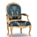 Paire de fauteuils en bois doré. Estampillés P PLUVINET, époque Louis XV, vers 1750-1770