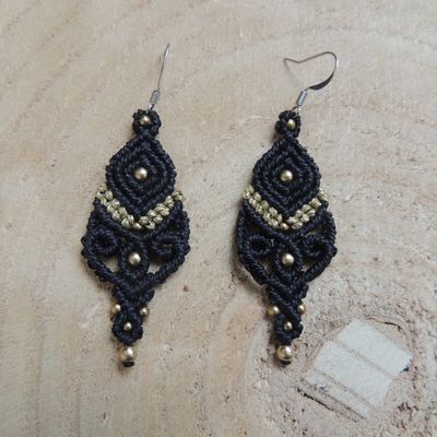 Boucles d'oreilles en micro-macramé noir et doré