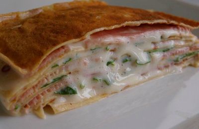 Gâteau de crèpes au jambon et roquette