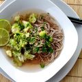 Soba au chou romanesco, chou chinois et bouillon très parfumé