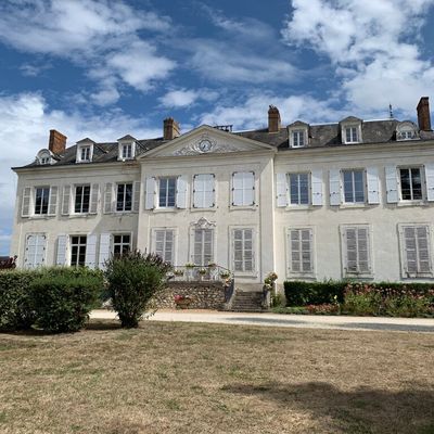 LA GRANDE MAISON -(LE CHATEAU DE LA ROUSSSIERE)