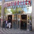 Le marché en plein air de la place Hötorget et la "Hötorgshallen"