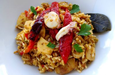 Riz complet au poulpe, poivrons grillés et pimenton