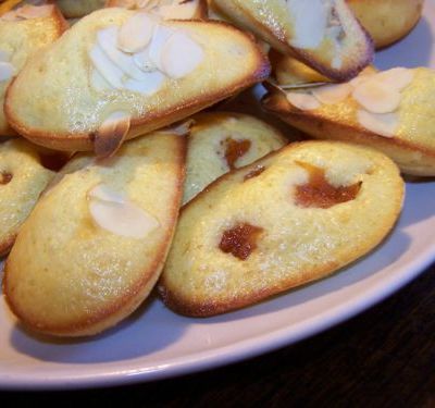 Madeleines aux abricots secs et amandes