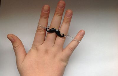 Bracelet moustache