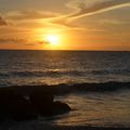 Apéro coucher de soleil à Tahiti Plage