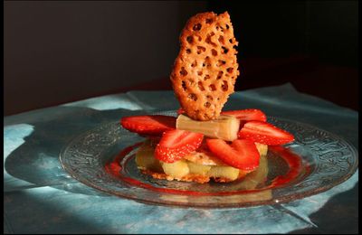 rhubarbe et fraises aux tuiles dentelle un régal de dessert raffiné