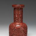 Carved red lacquerware Mallet-shaped vase with floral décor, Ming dynasty, Yongle reign (1403-1424)