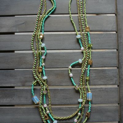 Modèle " Mahé " Sautoir multi rangs monté sur fil