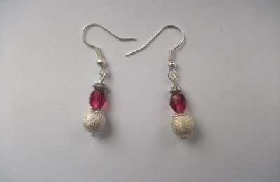 Boucles d'oreilles avec perles granitées métal argentés 