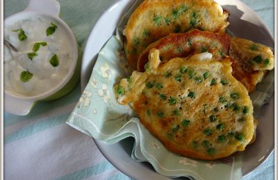 Pancakes aux petits pois, menthe et feta