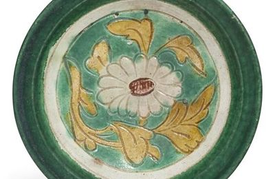 A small green, yellow and cream-glazed pottery dish, Jin dynasty (1115-1234)