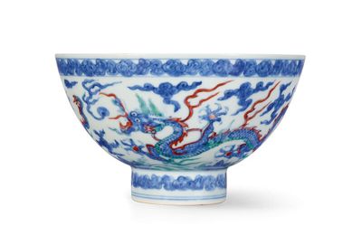 An extremely rare doucai and anhua-decorated 'dragon' bowl, Mark and period of Zhengde (1506-1521)