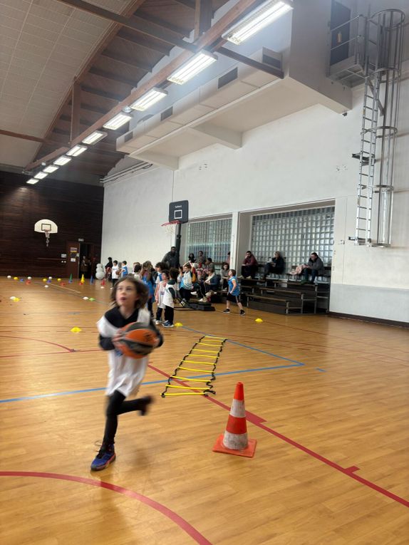 Les basketteurs font du ski
