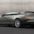 L'Aston Martin Rapide modifiée par Bertone (CPA)
