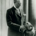 Boni photographié avec son chien Bouboule