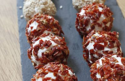 Boulettes de chèvre frais à la poire ou abricot sec