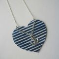 Collier coeur océan plastique fou