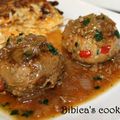 Boulettes de boeuf aux poivrons et ricotta, sauce aux oignons