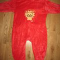 Pyjama rouge 12 mois hiver très bon état avec un lion devant! 2.50 euros