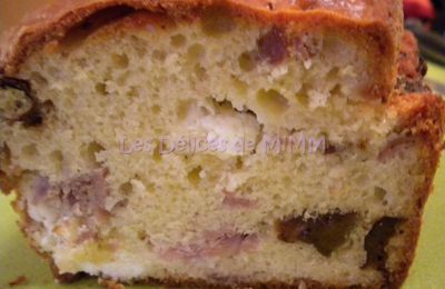 Cake au jambon Ganda, fromage de chèvre et pruneaux