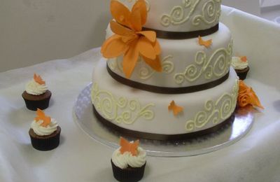 Gâteau de Mariage accompagné de Cupcakes aux couleurs de l'Automne