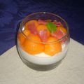 Panna cotta de mozzarella au basilic, melon et jambon cru