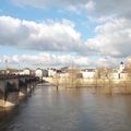 Loire avec nuages et ciel bleu