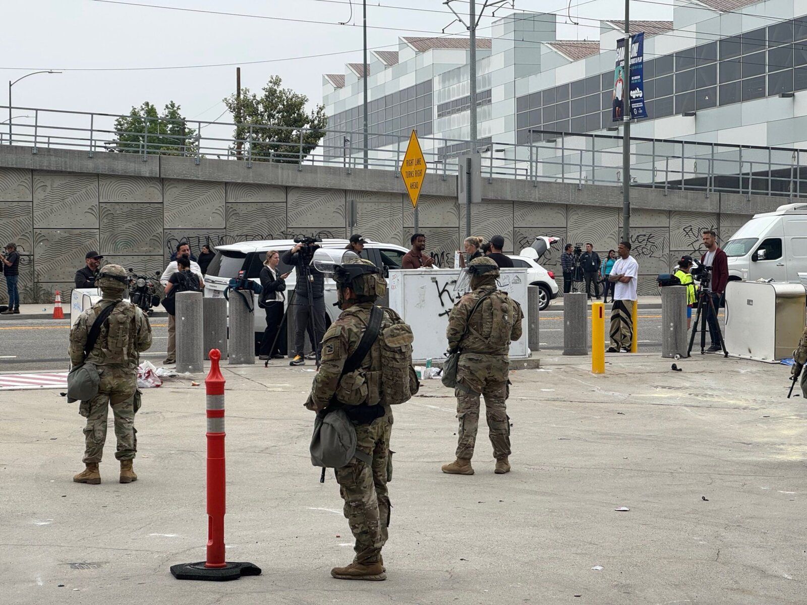 La Garde Nationale déployée à Los Angeles contre les manifestants pro-migrants, 8 juin 2025 