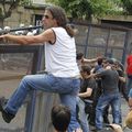 GRÈCE: AFFRONTEMENTS ENTRE LES FORCES DE L'ORDRE ET LA FOULE DANS LA CAPITALE 