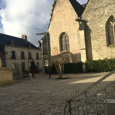 EGLISE SAINT PIERRE (SOUS UN AUTRE ANGLE)