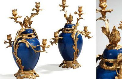 Paire de pots pourris en porcelaine bleue de la Chine. Style Louis XV