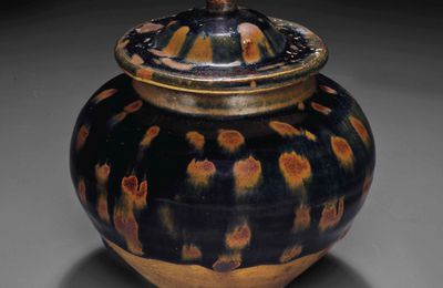 A small Cizhou-type russet-splashed black-brown-glazed jar and a cover, Jin dynasty (1115-1234)