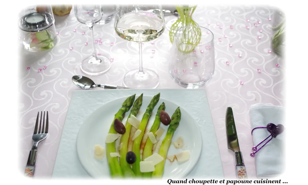 ASPERGES VERTES A L'HUILE AUX COPEAUX DE PARMESAN