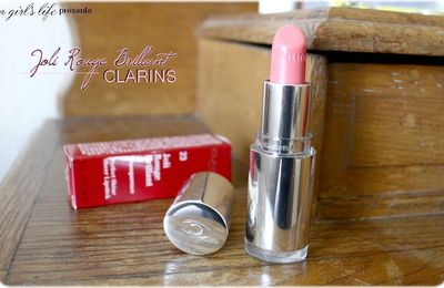 Clarins et son joli rouge brillant Rose pétal .