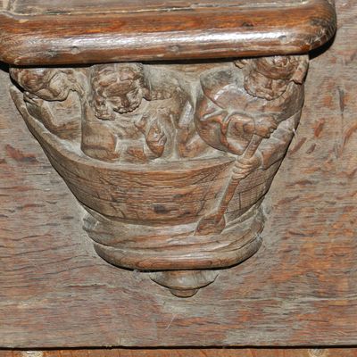 Rangée inférieure gauche en regardant le choeur