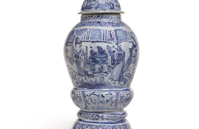 A German fayence blue and white chinoiserie vase and cover, circa 1720, Gerhard Wolbeer's factory, Berlin