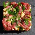 Tartare de boeuf croustillant à la roquette et aux champignons