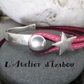 Fait sur mesure, ce bracelet demi jonc agrémenté d'une étoile est coloré avec son cuir cousu rose !